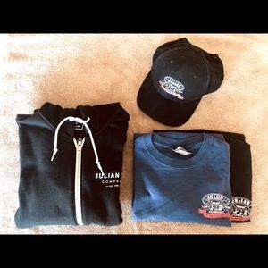 Show your Love for THE ALL AMERICAN 🇺🇸 APPLE PIE! A bit of AMERICANA to wear!!